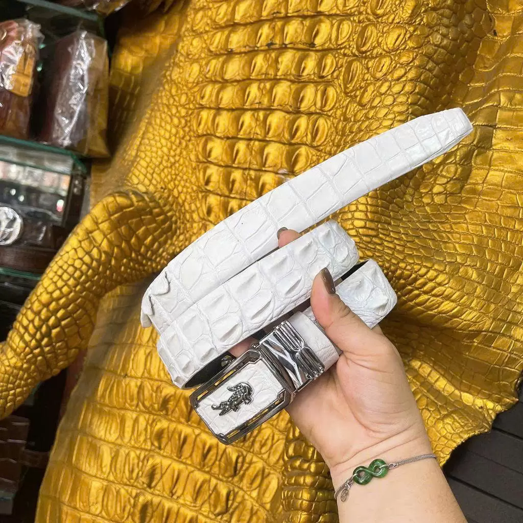 cửa h&agrave;ng thắt lưng da B&igrave;nh T&acirc;n